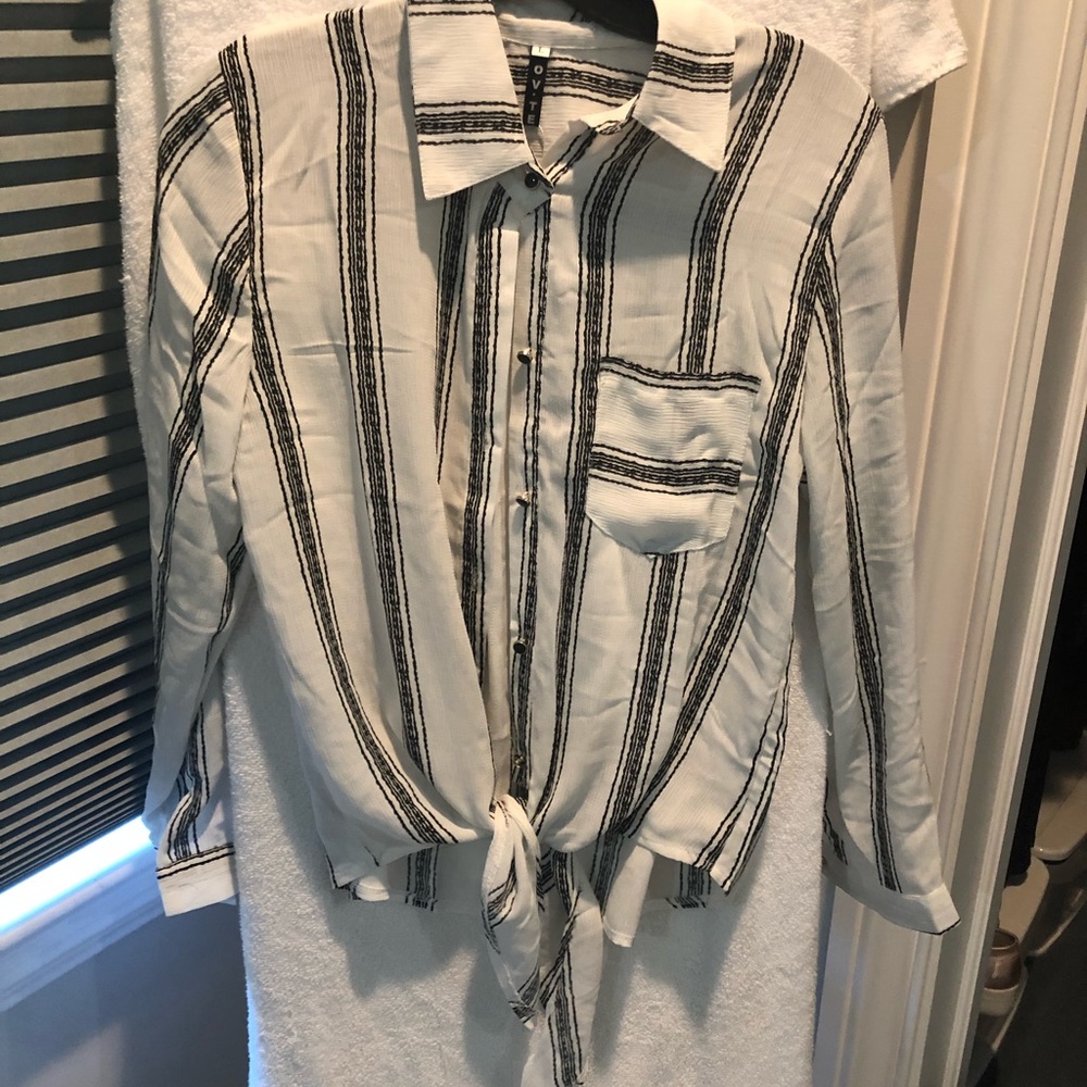 Black and White Tie Front Blouse Size L